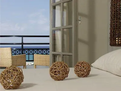 The Bay & Hotell Vasilikí